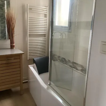 Daire Joli 50 M2 Classe 3 Etoiles Avec Terrasse Et Jardin